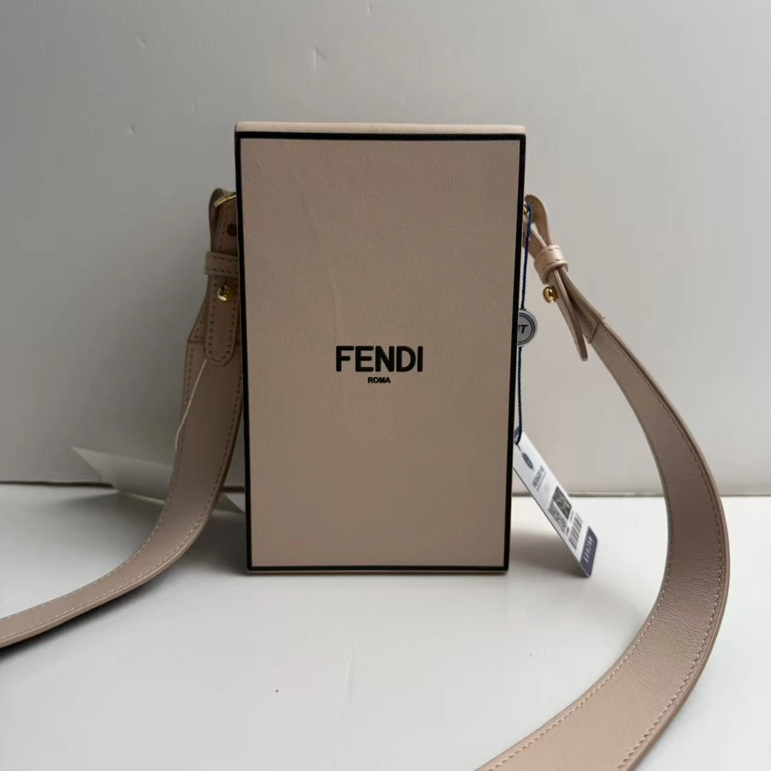 99新 FENDI/芬迪 芬迪粉色竖版粉盒子单肩包