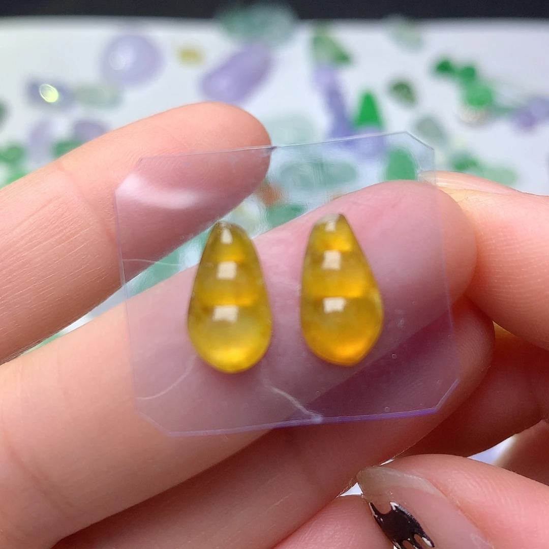 翡翠未镶嵌颈饰豆