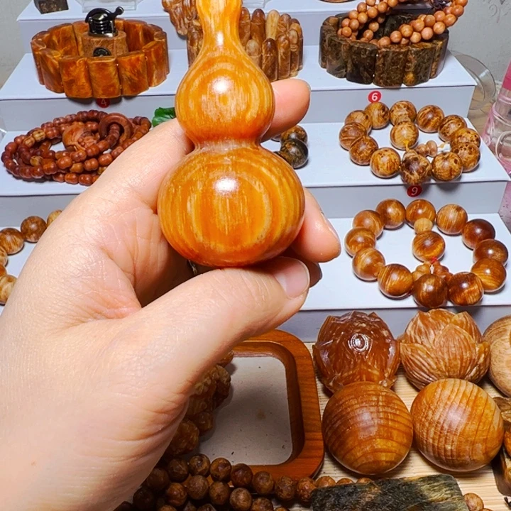 鱼***鱼木质非金属琥珀木玉化把件