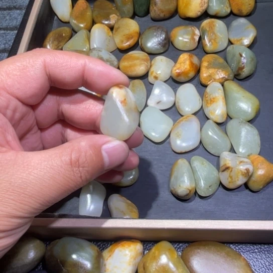 红***果和田玉未镶嵌颈饰