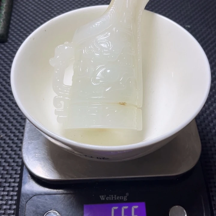 摆件瓷器和陶瓷的