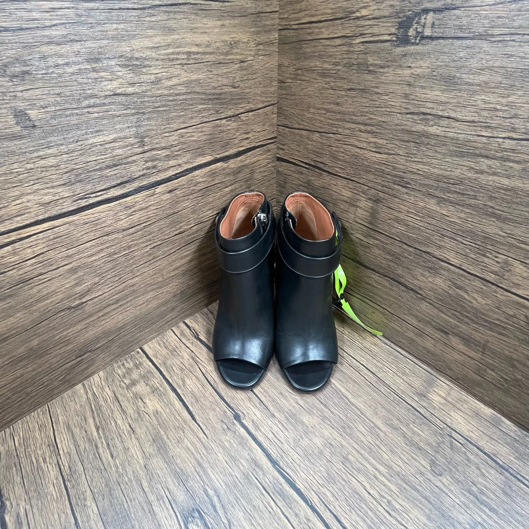 95新 Givenchy/纪梵希 黑色高跟鞋 36码/95新/无配件