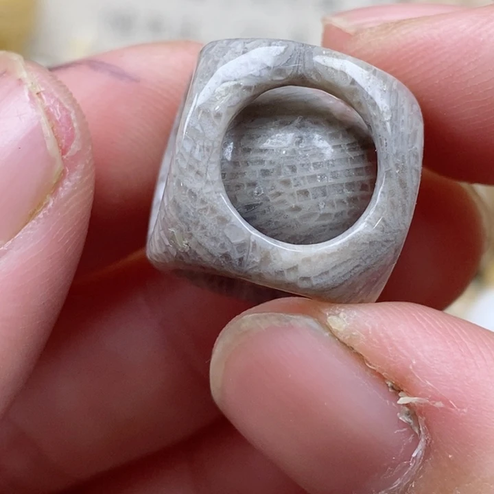 颈饰未镶嵌硅化珊瑚（珊瑚玉）小