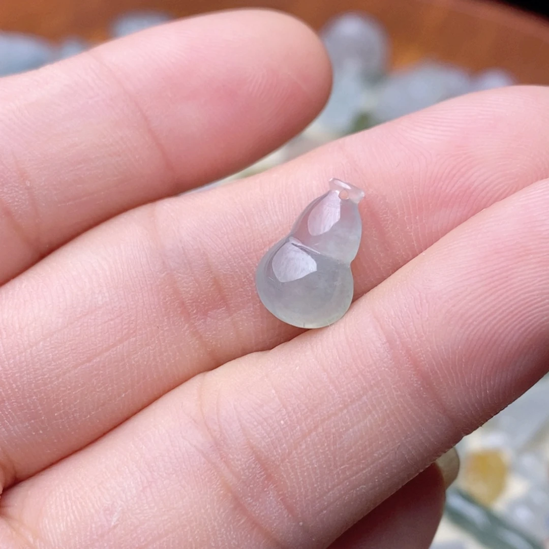 翡翠挂件未镶嵌翡翠