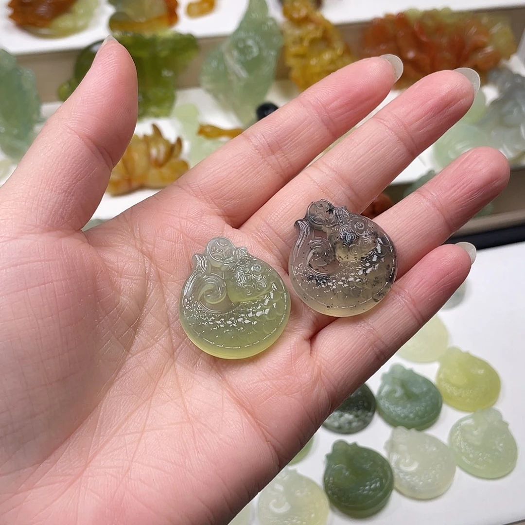 聪***宝蛇纹石玉未镶嵌颈饰