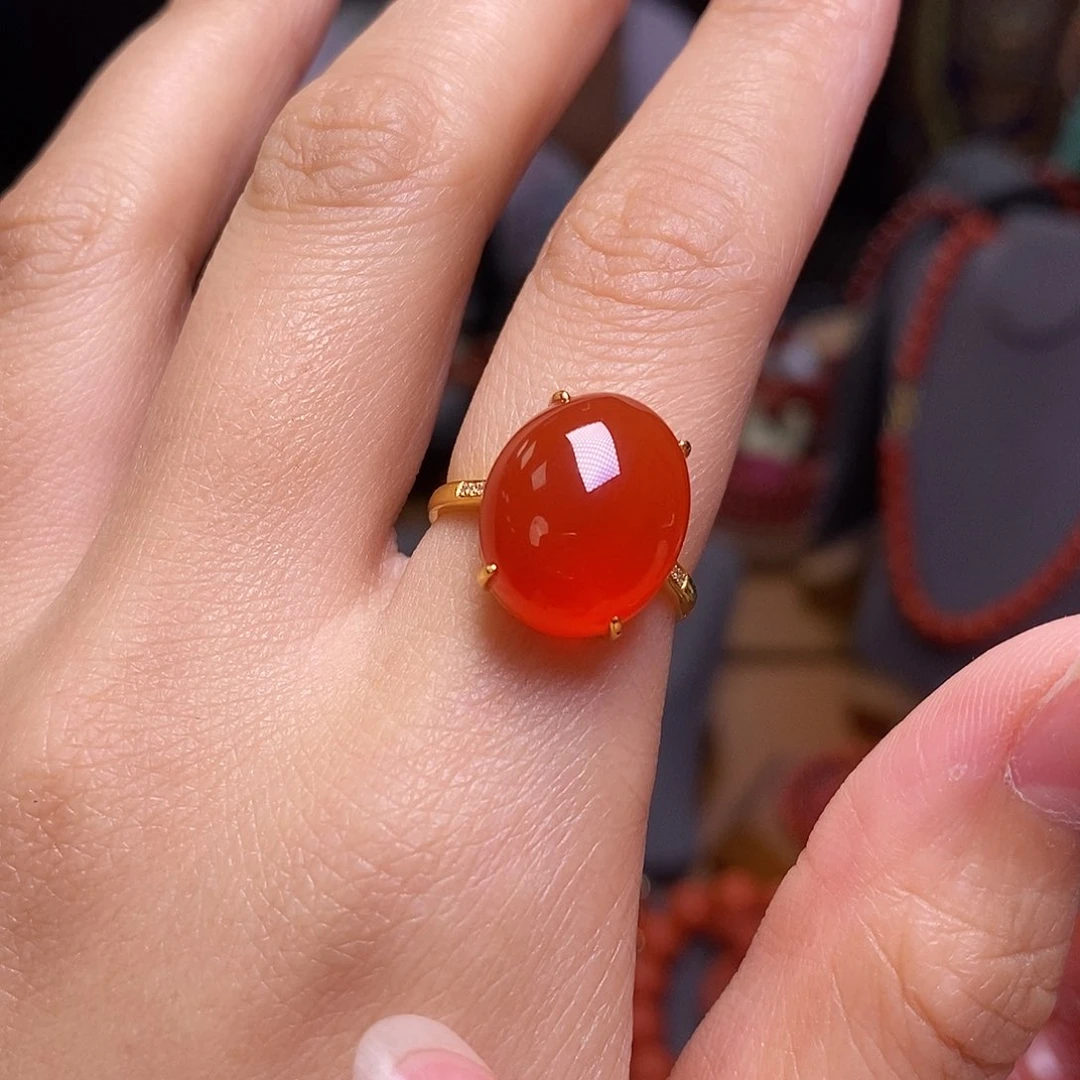 南红玛瑙戒指18K金镶嵌小**奇
