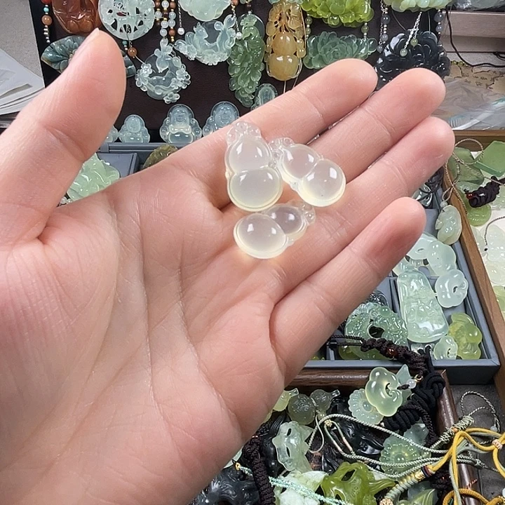岫玉未镶嵌吊坠(赠链)
