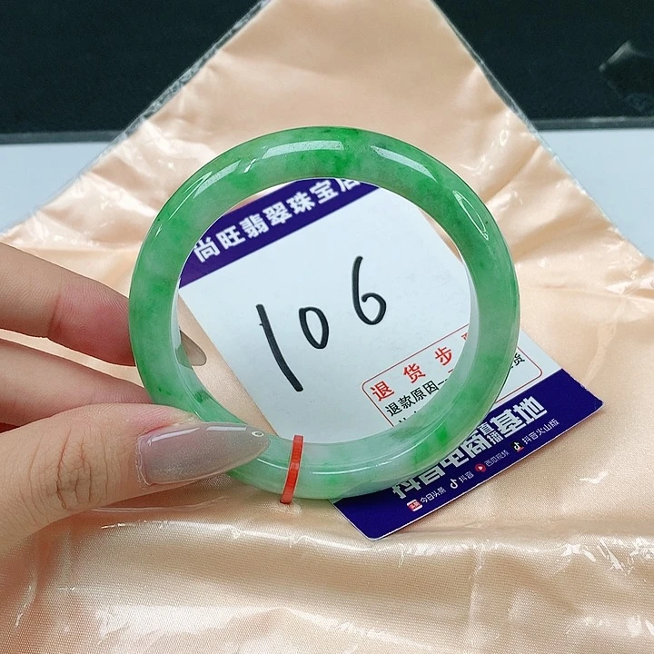 翡翠手镯未镶嵌翡翠12