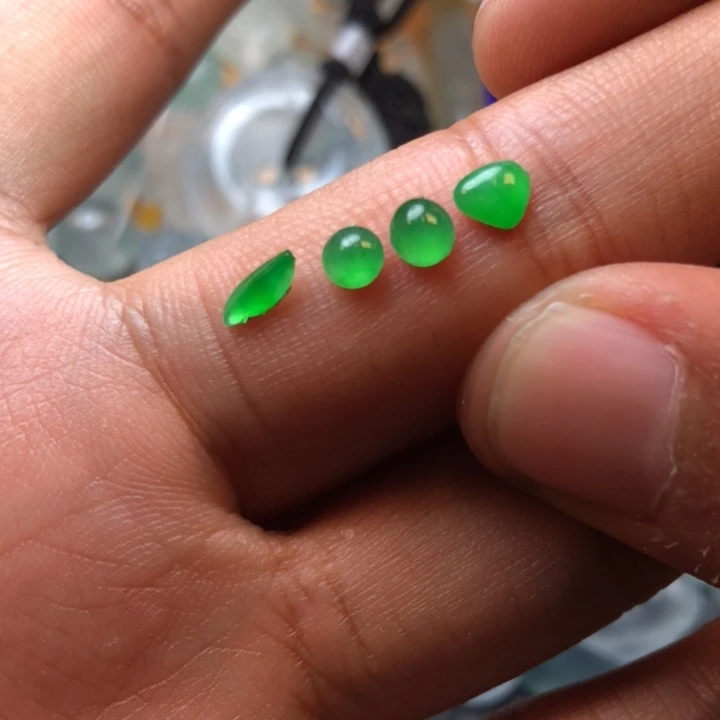定制翡翠未镶嵌挂件