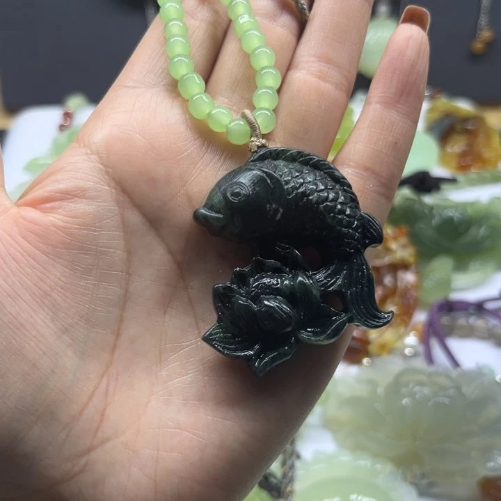 蛇纹石玉未镶嵌颈饰