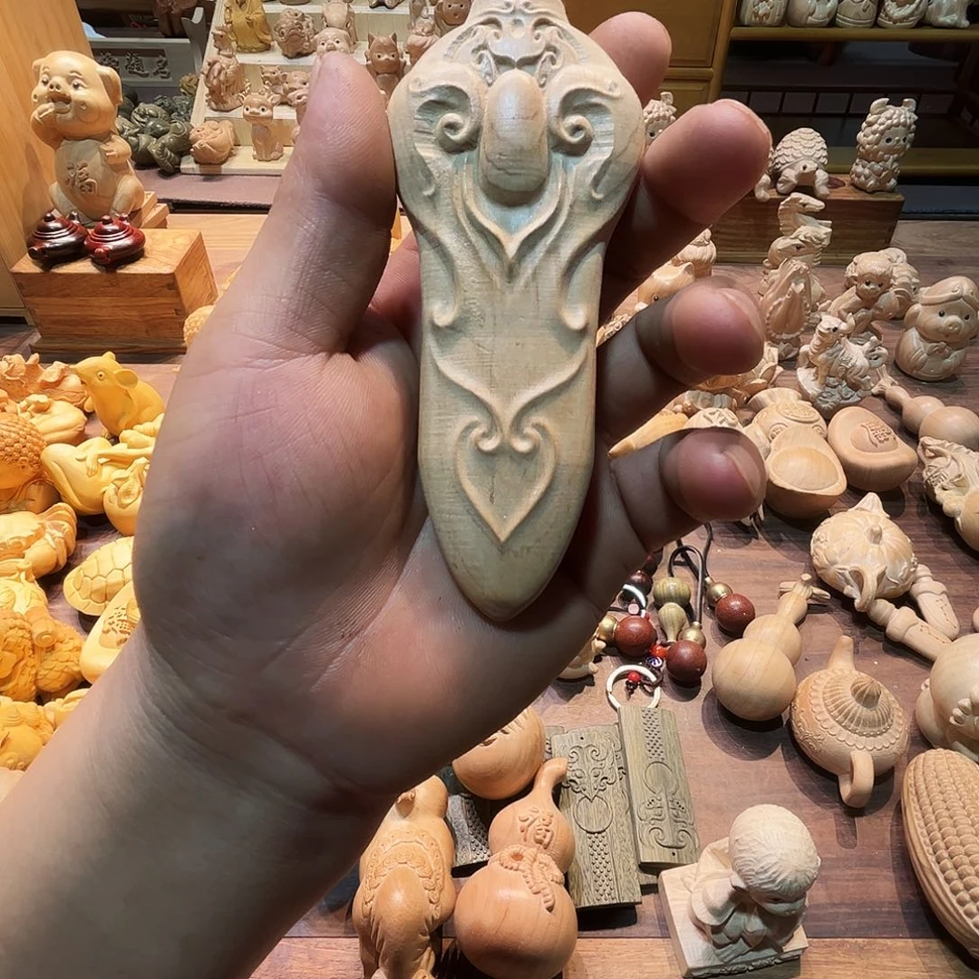 J***C桃木件手把件摆件