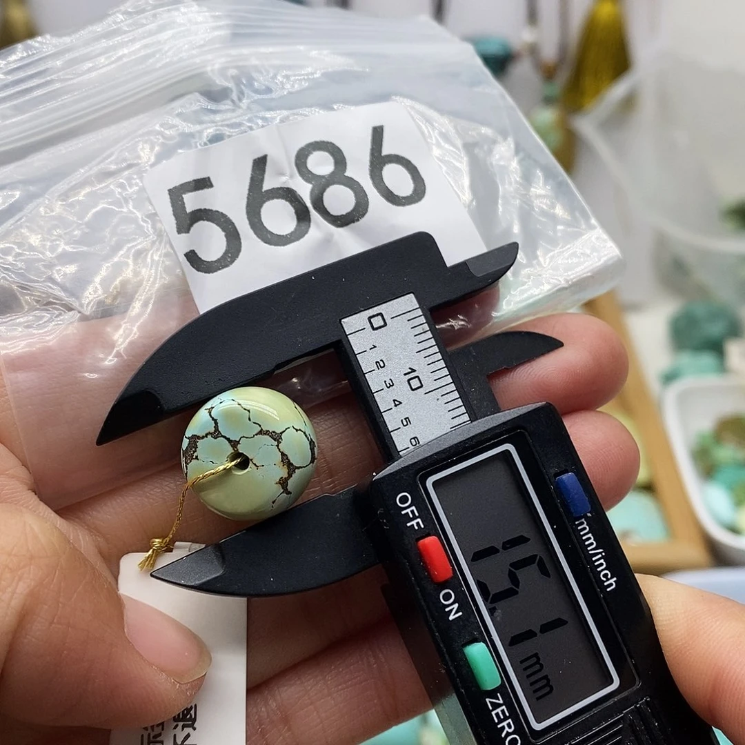 绿松石未镶嵌颈饰