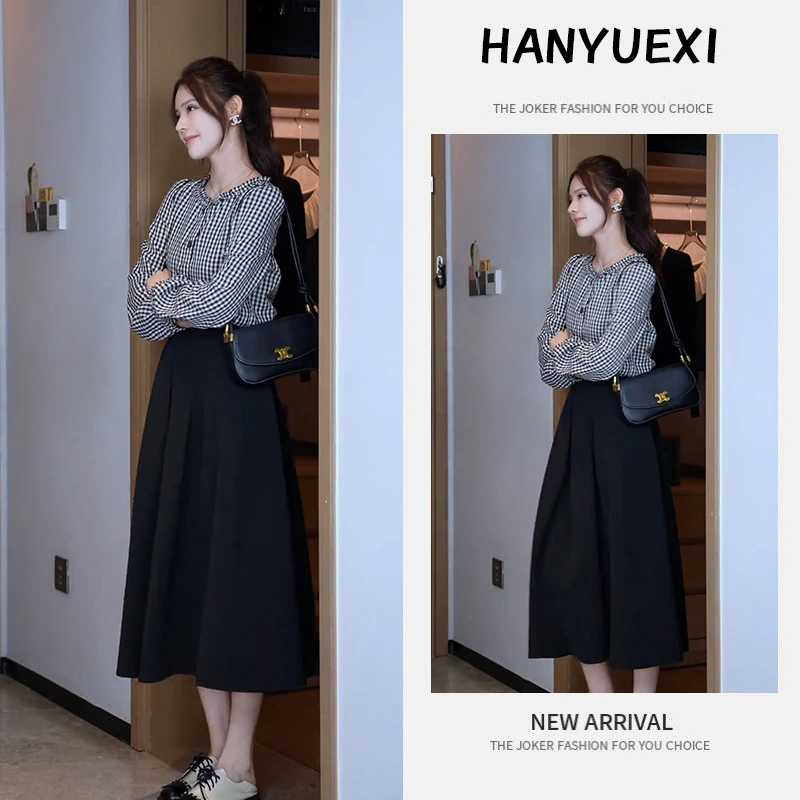 夏季温柔系穿搭女2025新款温柔气质格子通勤上衣休闲半身裙两件套