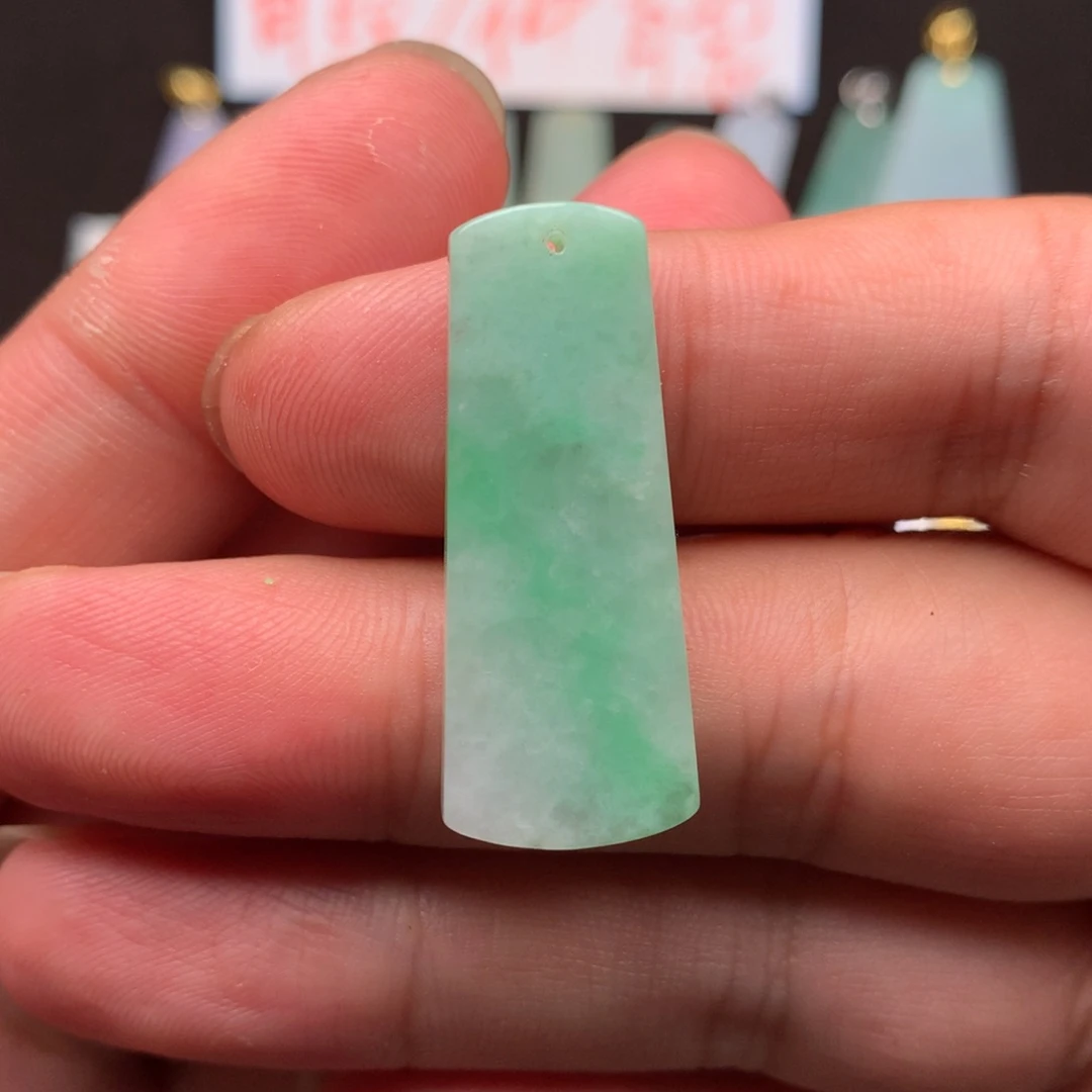 颈饰未镶嵌翡翠左**海