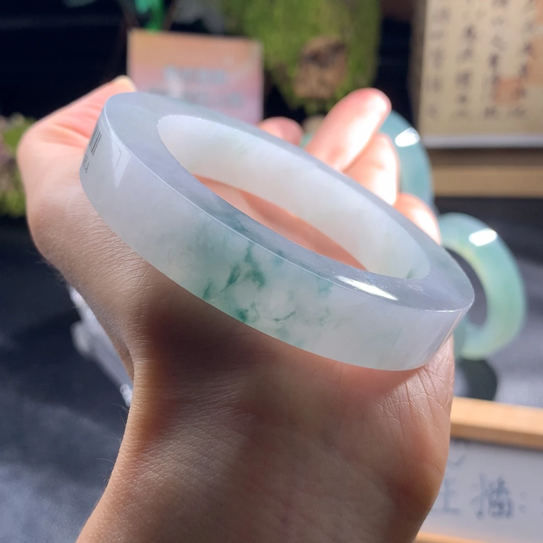 定制翡翠未镶嵌手镯