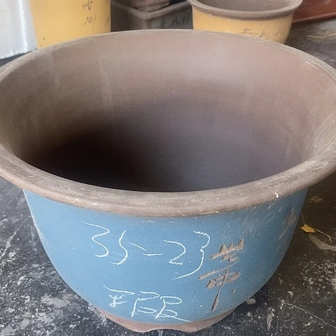 紫砂中国宜兴紫砂花盆，