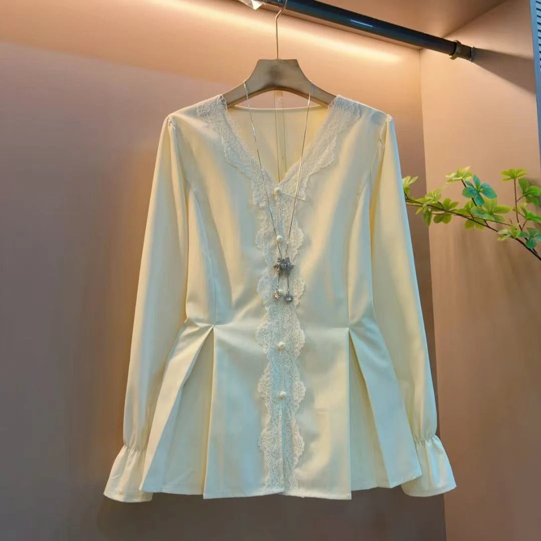 新款纯色拼蕾丝减龄遮肚宽松V领设计百搭时尚上衣（衣长64左右）