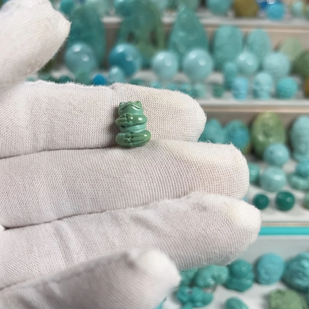 绿松石未镶嵌珠宝奇石