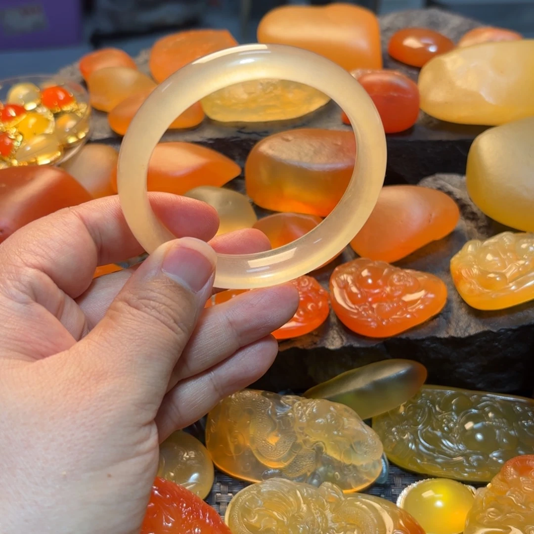 石英质玉手镯未镶嵌丛