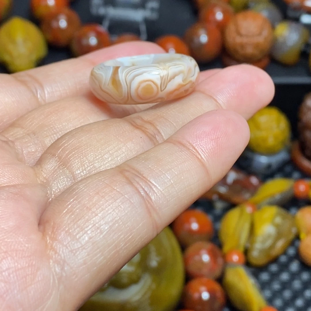 玛瑙/玉髓未镶嵌战国红牧**族