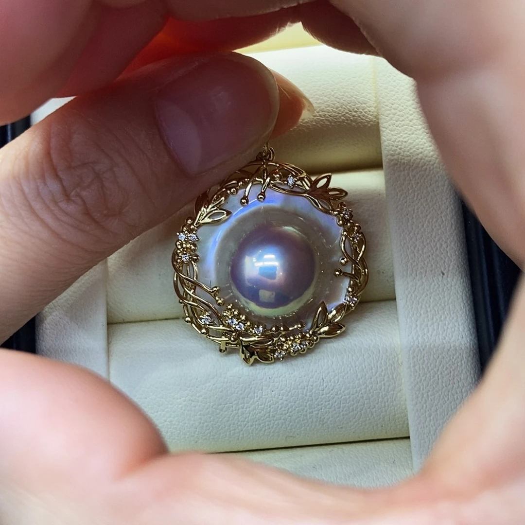 拼合珍珠（马贝珠）颈饰18K金镶嵌