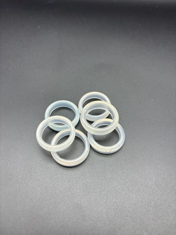 天然玉髓戒指跑环男女款 白色