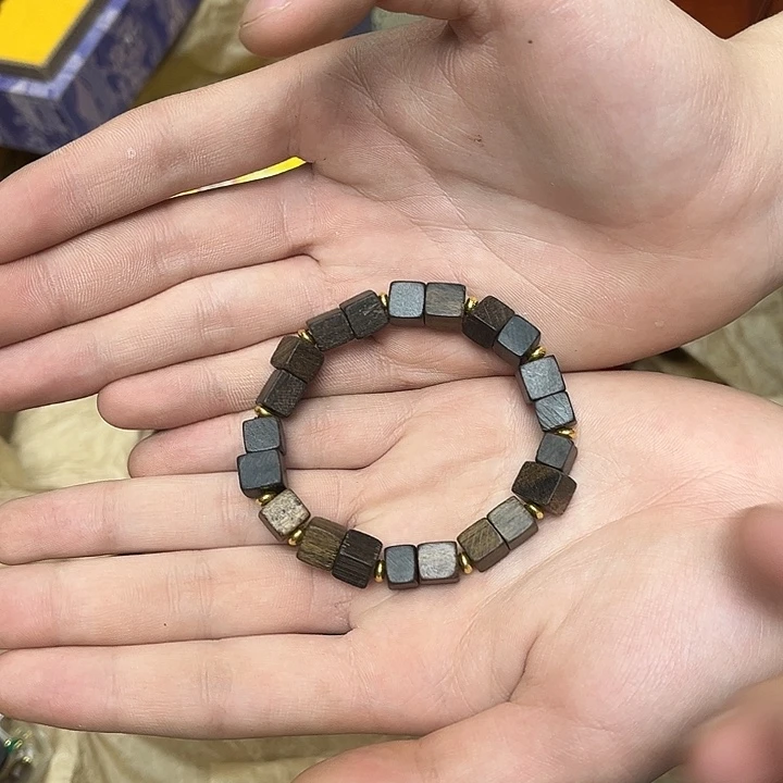 大叶紫檀（黑酸枝木类）