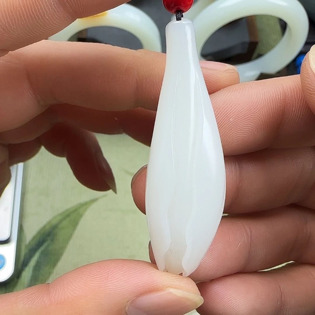 和田玉未镶嵌颈饰俄料玉兰