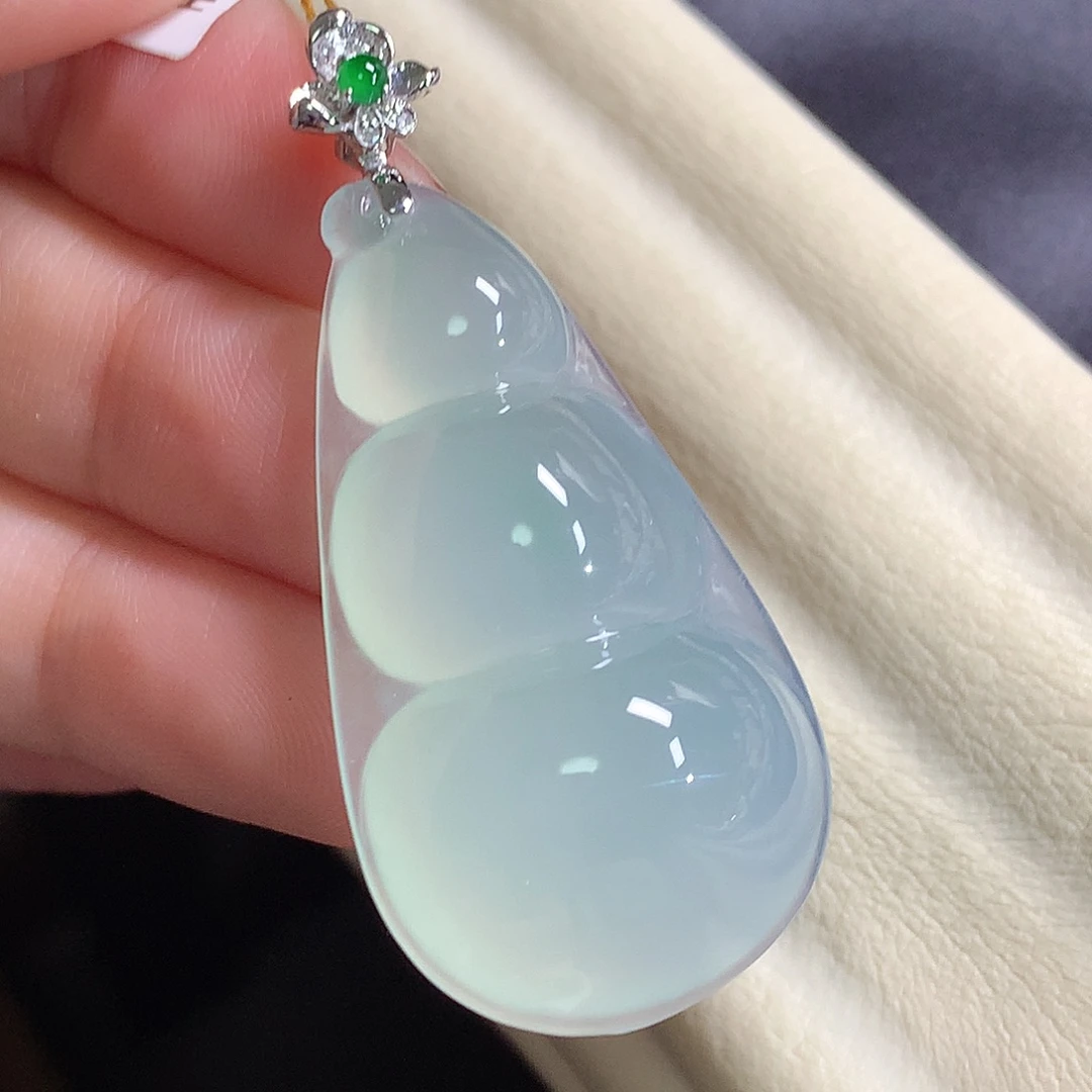 翡翠18K金镶嵌颈饰豆子