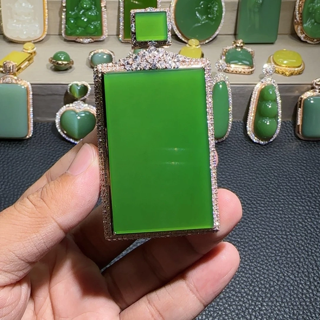 18K金镶嵌和田玉（碧玉）挂件非**缘