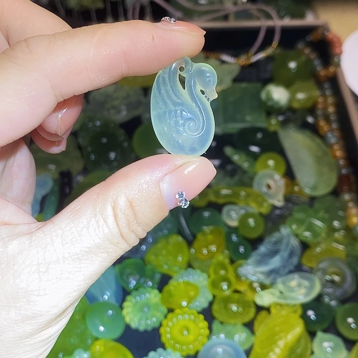 未镶嵌蛇纹石玉颈饰