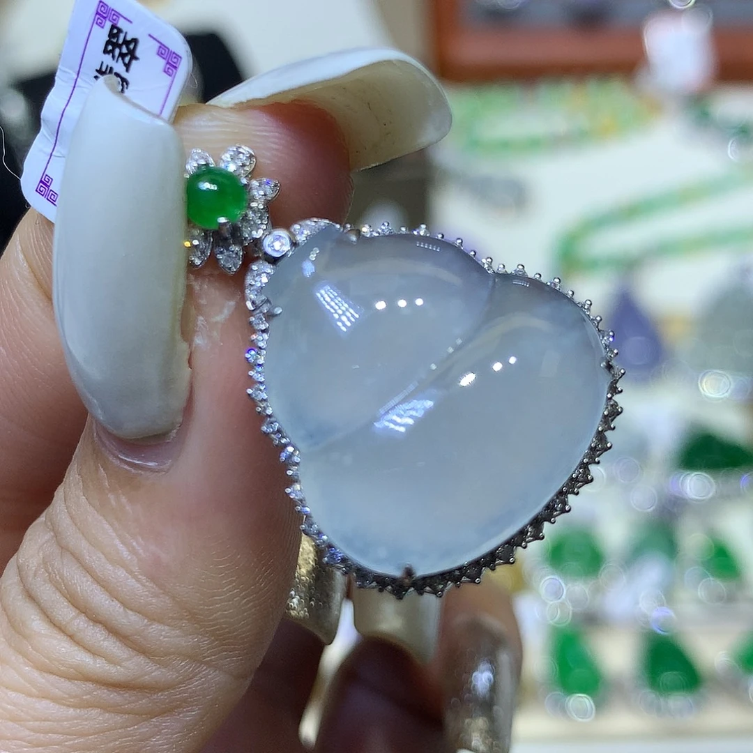 翡翠18K金镶嵌颈饰