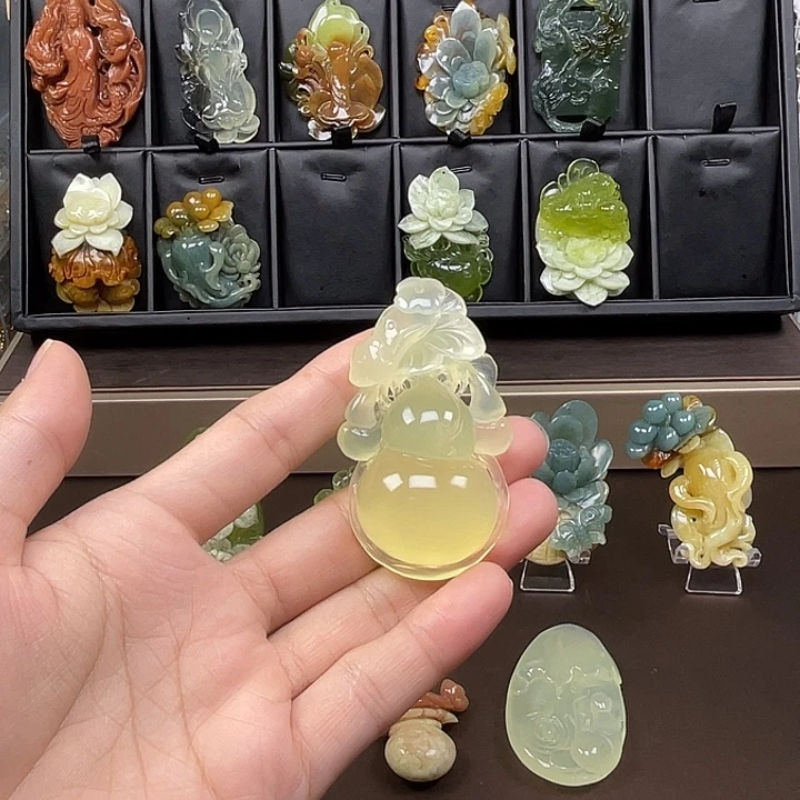 安****未镶嵌蛇纹石玉吊坠(不含链)
