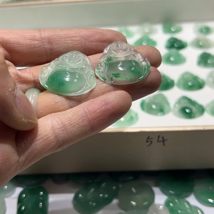 石英质玉颈饰合金抱*了