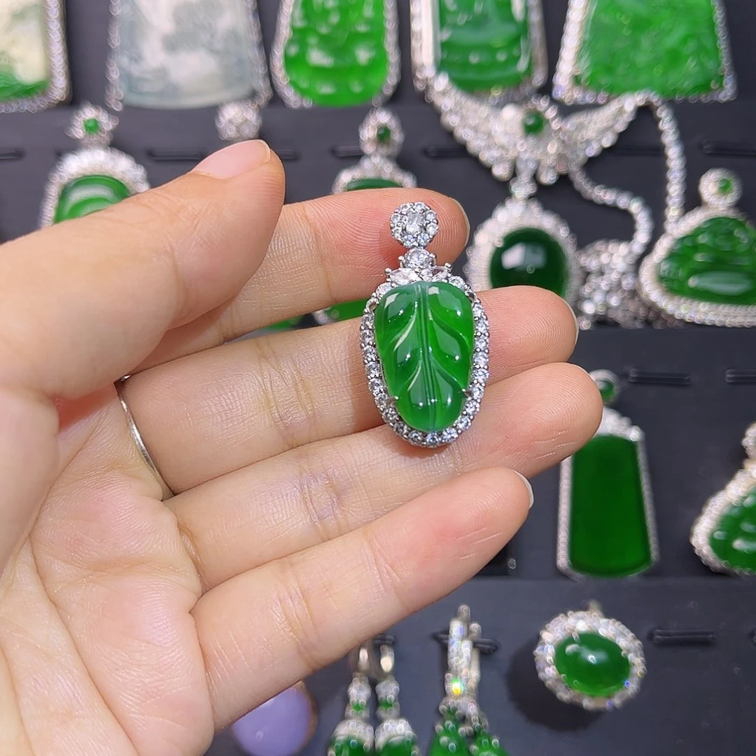 翡翠未镶嵌颈饰叶子