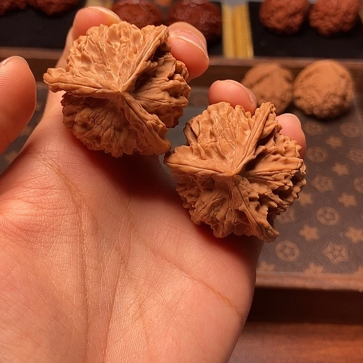 文玩核桃把件三棱盘山