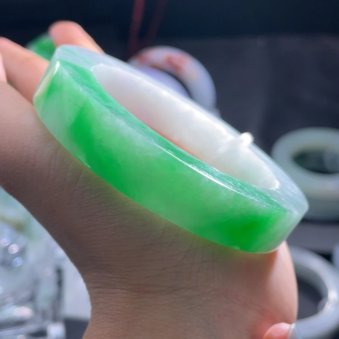 未镶嵌手镯定制翡翠