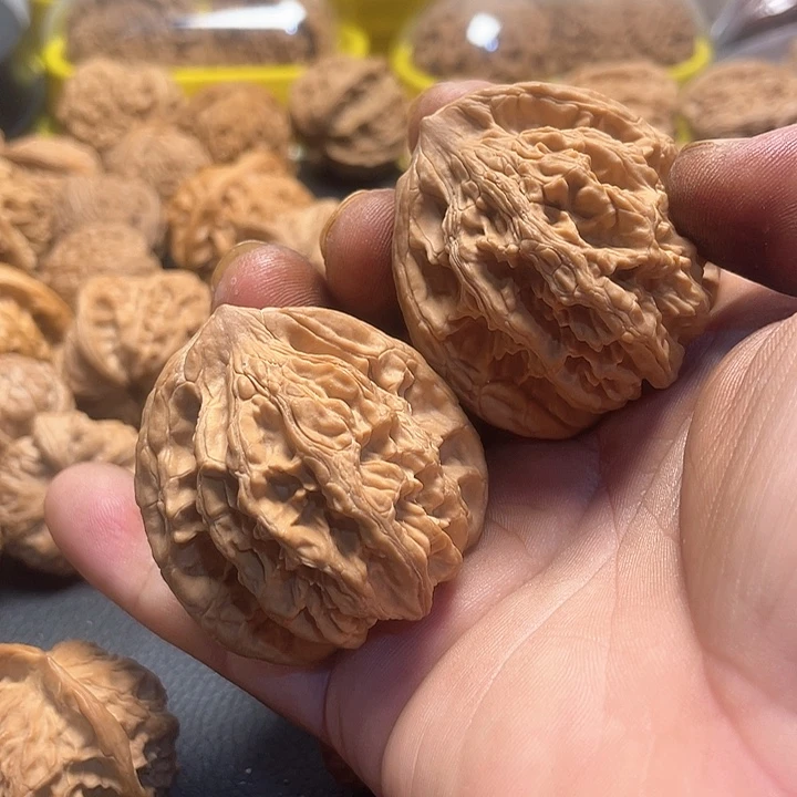 高***山文玩核桃吊坠虎头