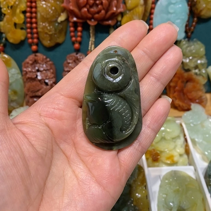 蛇纹石玉未镶嵌颈饰