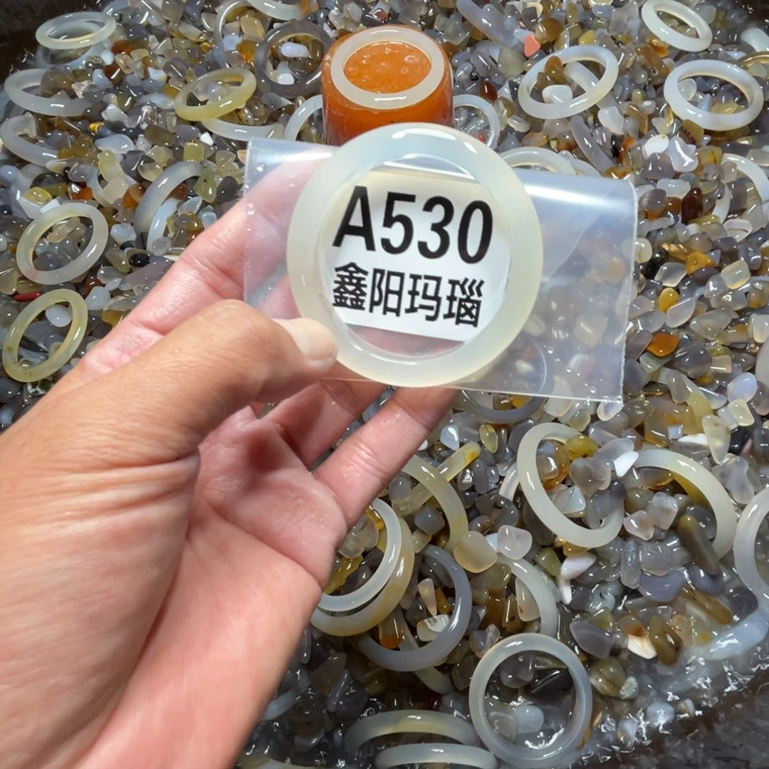 八***宝玛瑙/玉髓未镶嵌手镯530