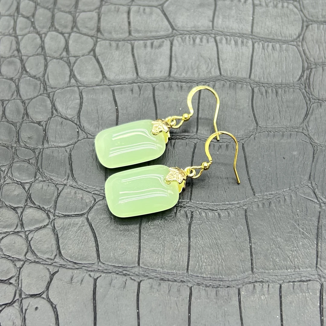 青玉无事牌耳勾时尚素款