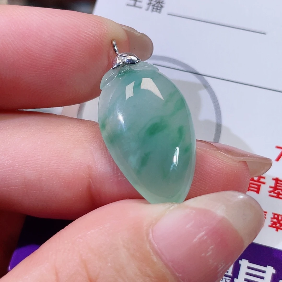 翡翠18K金镶嵌颈饰福瓜
