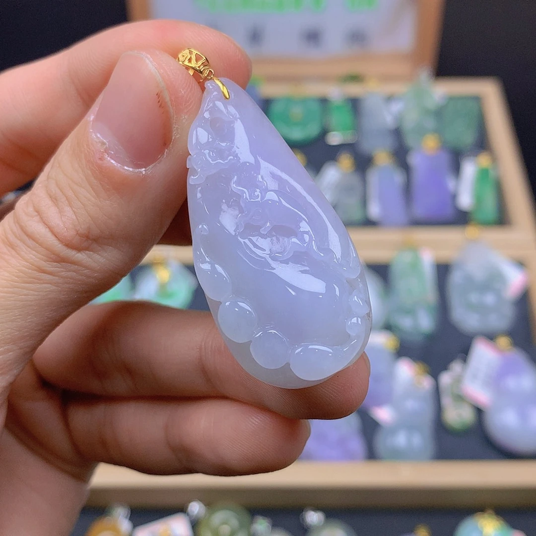 翡翠颈饰18K金镶嵌翡翠