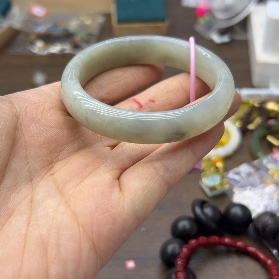 和田玉未镶嵌手镯56.3圈围304瑕