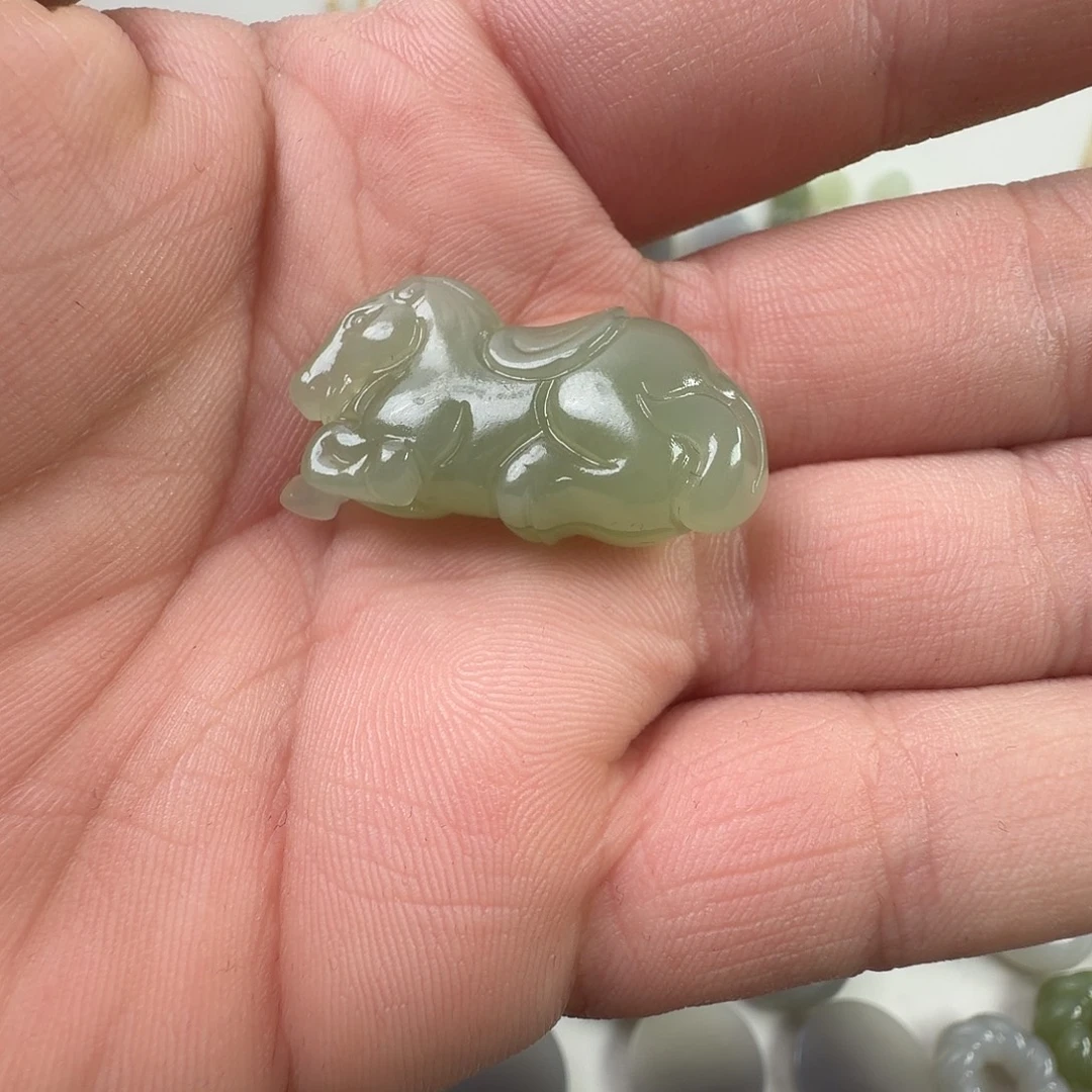 瑞***烤和田玉未镶嵌颈饰