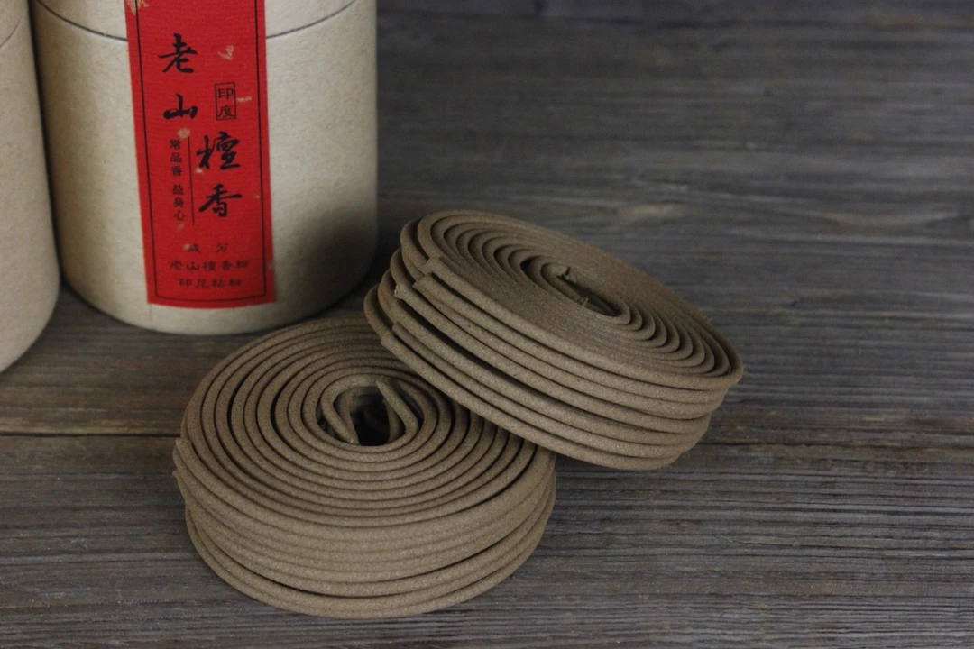 老山檀香盘香2个小时，48盘。檀香以印度老山檀为代表，香味浓郁