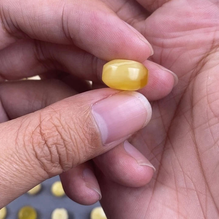 琥珀裸石未镶嵌L****?琥珀蜜蜡