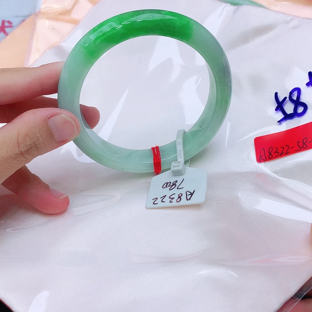 翡翠未镶嵌手镯我