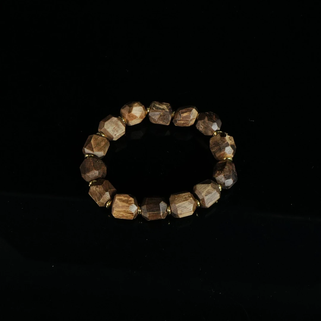 155 加雅布拉软丝高山老料沉香无相珠手串 /  11.35g