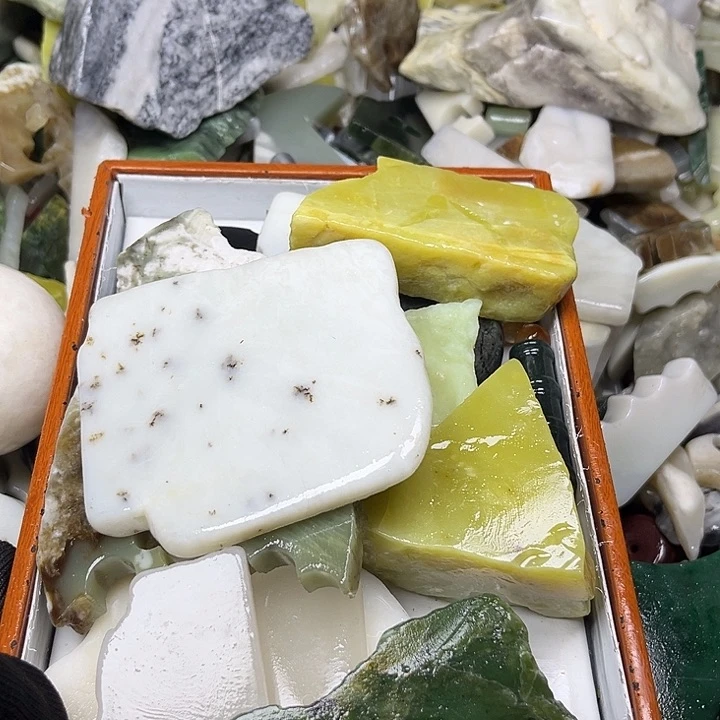 未镶嵌和田玉（糖玉）珠宝奇石川*